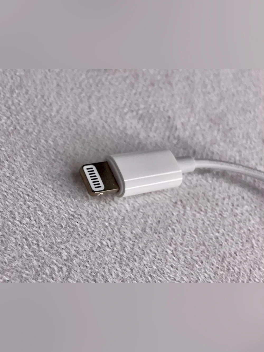 Apple genuine lightning